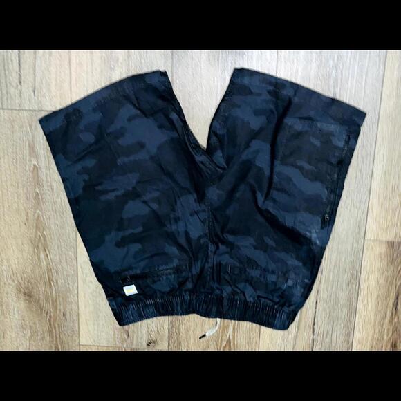 Vuori Men's Duraterra Ripstop Short Modern Fit Black Camouflage Size Small - Picture 2 of 5